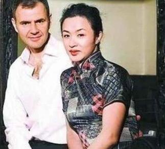 金星的儿子和女儿是收养的吗 金星的老公汉斯多大了