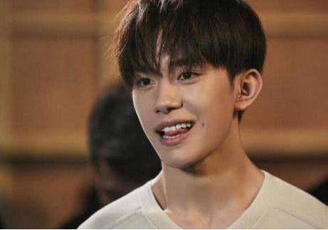 易烊千玺是哪家公司的艺人 为什么易烊千玺是大佬