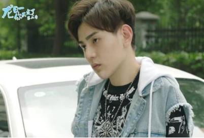 邱赫南现实女朋友的照片是谁  邱赫南真实身高是多少