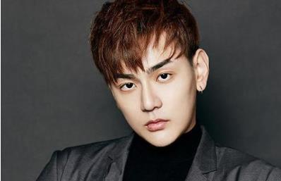 邱赫南的下巴是真的吗 邱赫南为什么改名 邱赫南的下巴是真的吗 邱赫南为什么改名