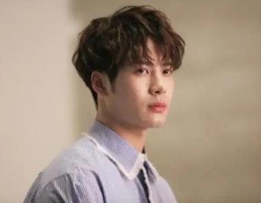 王嘉尔家世到底有多显赫 王嘉尔和何炅什么关系 王嘉尔家世到底有多显赫 王嘉尔和何炅什么关系