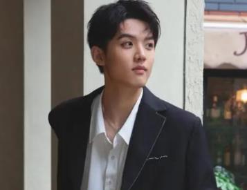 周峻纬英年早婚多少岁 周峻纬微博秀恩爱2021