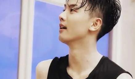 周峻纬英年早婚多少岁 周峻纬微博秀恩爱2021