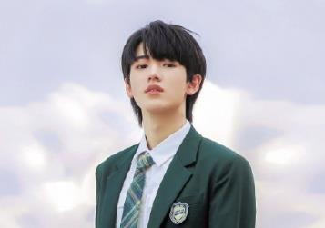 宋亚轩家里是干什么的 宋亚轩和刘耀文是什么关系