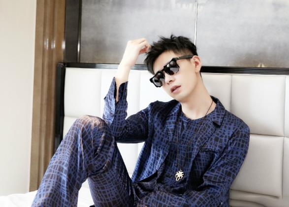 陈星旭彭小苒是什么关系 陈星旭是哪个公司艺人 陈星旭彭小苒是什么关系 陈星旭是哪个公司艺人