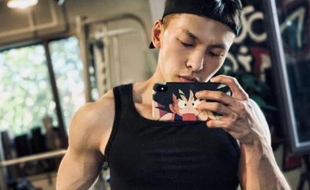 蒋雪鸣的女朋友是谁,蒋雪鸣的腹肌照