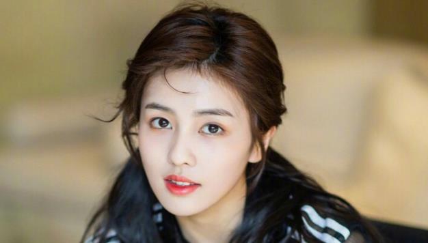 白鹿和李一桐长得好像,白鹿和李一桐是同一个人吗?