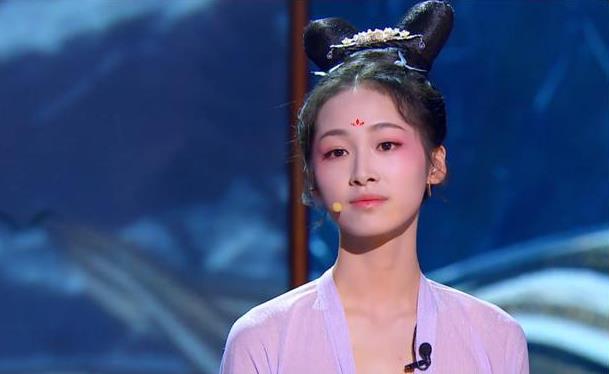 杨肸子怎么读,杨肸子身高体重