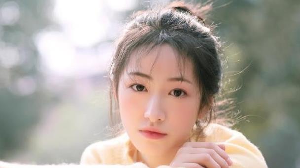 杨肸子怎么读,杨肸子身高体重