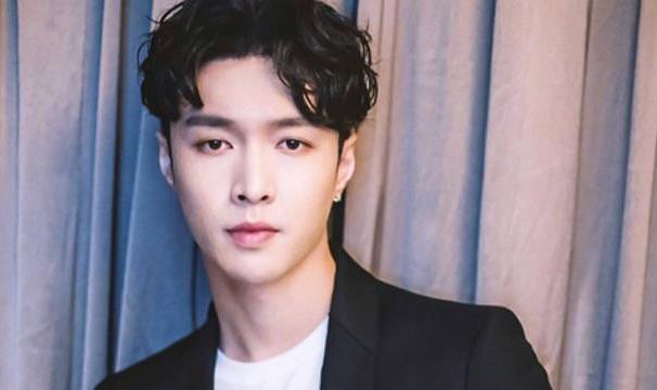 张艺兴有女朋友半年了,张艺兴神秘圈内女友是谁 张艺兴有女朋友半年了,张艺兴神秘圈内女友是谁