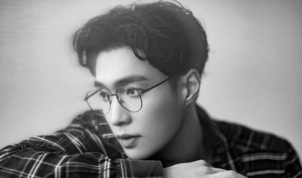 张艺兴有女朋友半年了,张艺兴神秘圈内女友是谁 张艺兴有女朋友半年了,张艺兴神秘圈内女友是谁