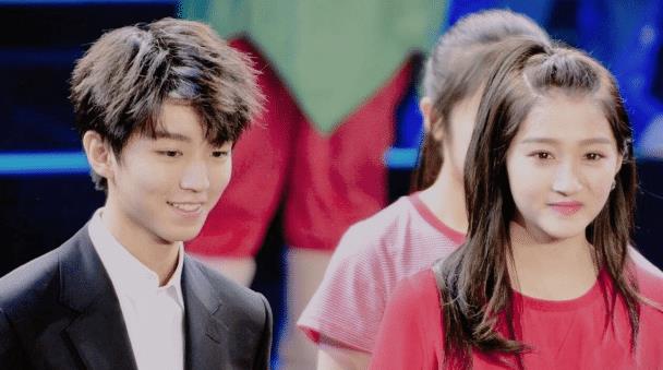 王俊凯和关晓彤是一届吗,王俊凯和关晓彤是一个班吗 王俊凯和关晓彤是一届吗,王俊凯和关晓彤是一个班吗