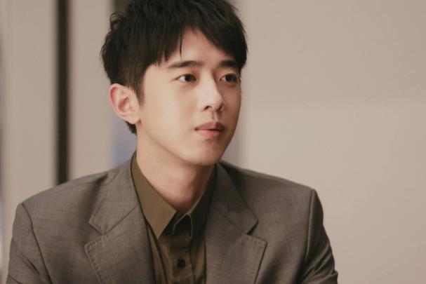 梁靖康的女朋友是李凯馨嘛,梁靖康李凯馨是什么关系