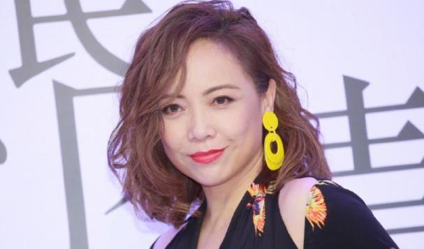 邓萃雯的老公是谁,邓萃雯多大了