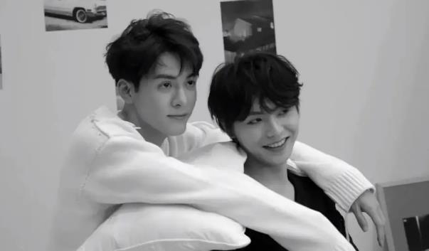 曾舜晞为什么老是摸肖宇梁,为什么说曾舜晞是同 曾舜晞为什么老是摸肖宇梁,为什么说曾舜晞是同