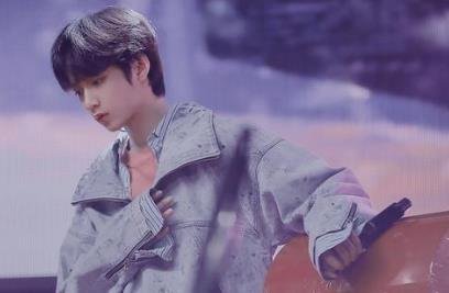 刘耀文本来是三代还是二代  刘耀文怎么被时代峰峻发现的