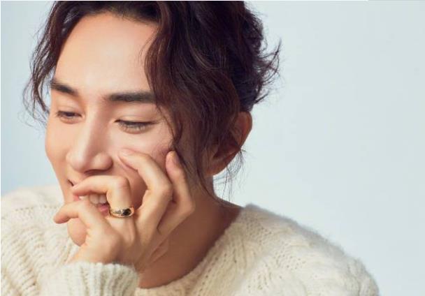 李承铉比戚薇大几岁,戚薇老公李承铉是哪国人