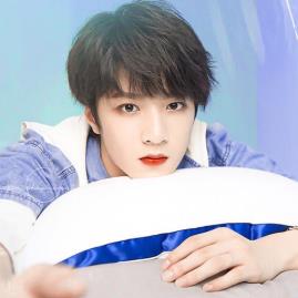 刘耀文本来是三代还是二代  刘耀文怎么被时代峰峻发现的