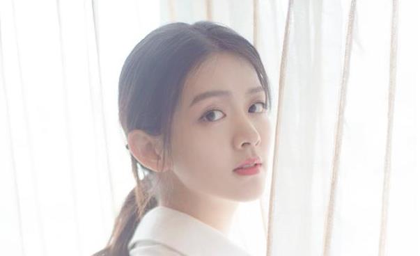 陈昊宇施柏宇是情侣吗,陈昊宇施柏宇的关系