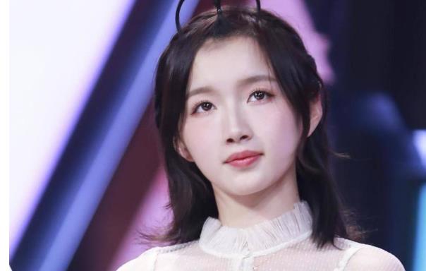 李浩菲的男朋友是谁,李浩菲真实身高多少