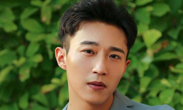 王森赵薇什么关系,王森是赵薇旗下艺人吗