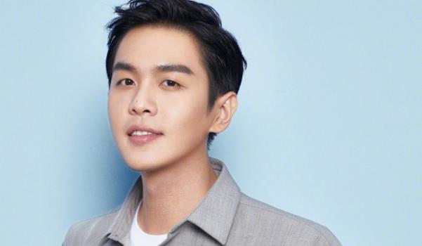 李鸿其和张若昀是什么关系,张若昀和李鸿其是同一个人 李鸿其和张若昀是什么关系,张若昀和李鸿其是同一个人