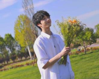 严浩翔怎么回的时代峰峻揭秘 严浩翔的身高是多少