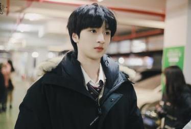 严浩翔怎么回的时代峰峻揭秘 严浩翔的身高是多少