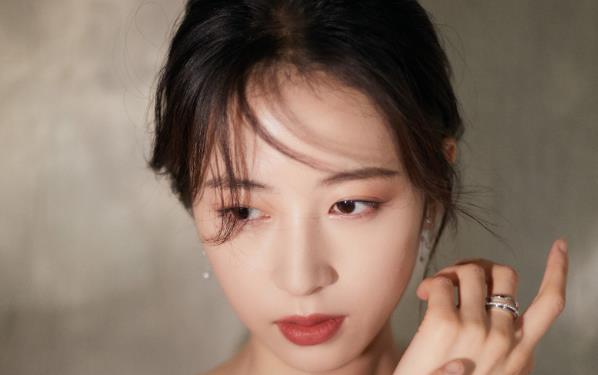 周雨彤为什么叫媛媛,周雨彤别名为什么叫周艺