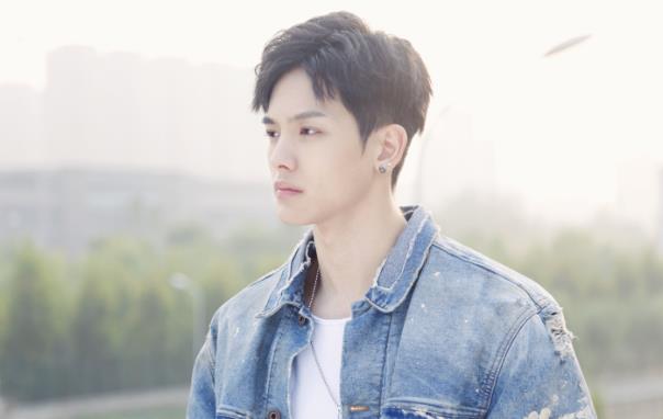 王以纶和周峻纬长得像,王以纶是哪国人 王以纶和周峻纬长得像,王以纶是哪国人