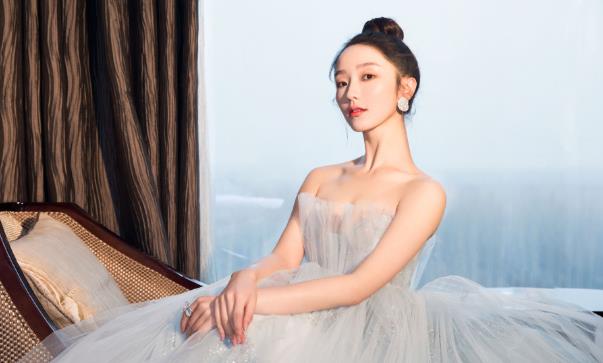 肖燕和李倩长的好像,肖燕和李倩是同一人吗?