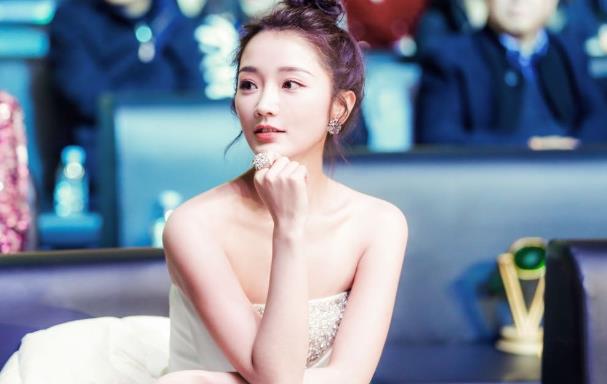 肖燕和李倩长的好像,肖燕和李倩是同一人吗?