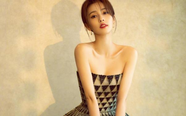 白鹿和李沁长得很像,李沁和白鹿是同一人么