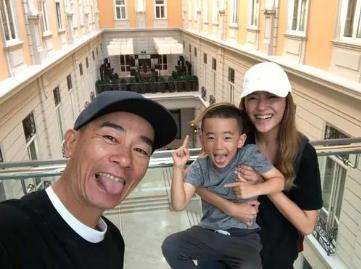 陈小春的儿叫什么名字  陈小春有几个孩 