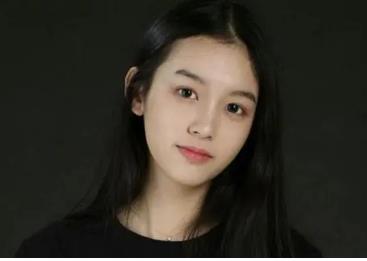 周也是哪个经纪公司的 周也张婧仪对比图长的像 周也是哪个经纪公司的 周也张婧仪对比图长的像