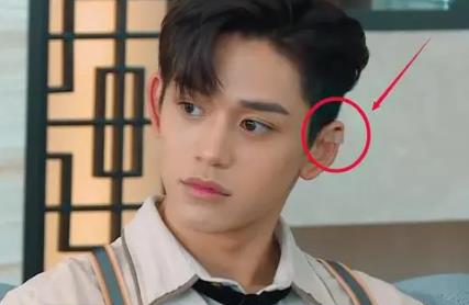 黄旭熙耳朵上贴的是什么揭秘 黄旭熙是张柏芝什么人 黄旭熙耳朵上贴的是什么揭秘 黄旭熙是张柏芝什么人