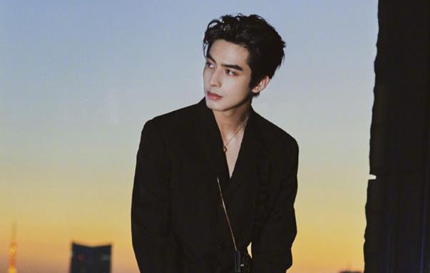 宋威龙和罗云熙长得像,罗云熙和宋威龙是什么关系?