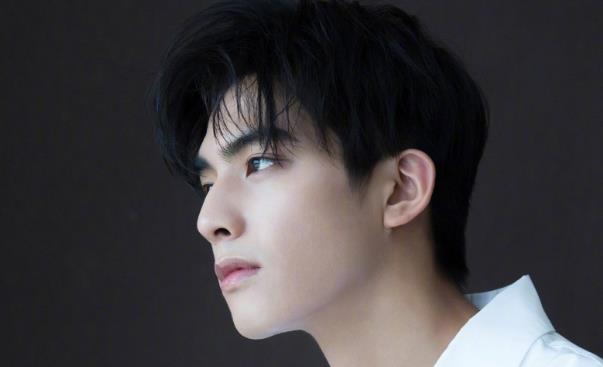 宋威龙和罗云熙长得像,罗云熙和宋威龙是什么关系?