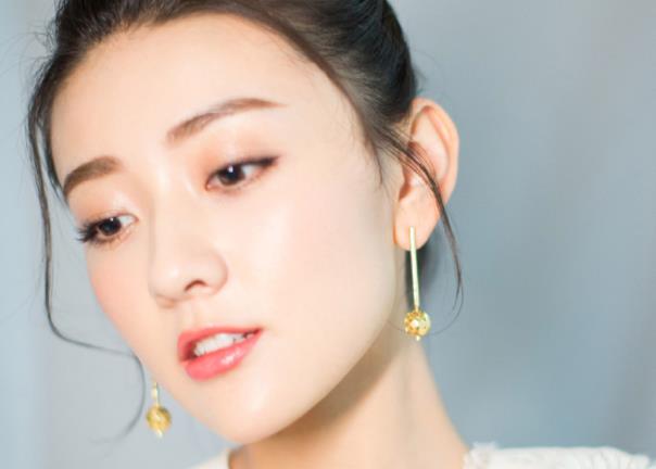 梁洁为什么叫点点,梁洁是谁旗下的艺人