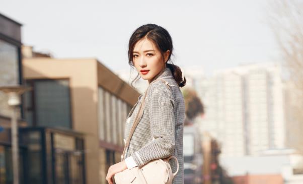 万茜和江一燕长得好像,万茜和江一燕是一个人吗 万茜和江一燕长得好像,万茜和江一燕是一个人吗