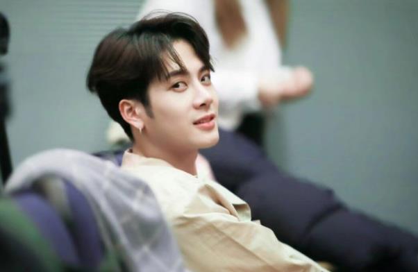 王嘉尔为什么叫大草莓,王嘉尔和草莓有什么关系