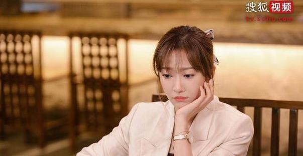 余玥和黄梦莹很像,余玥和杨紫是同学吗