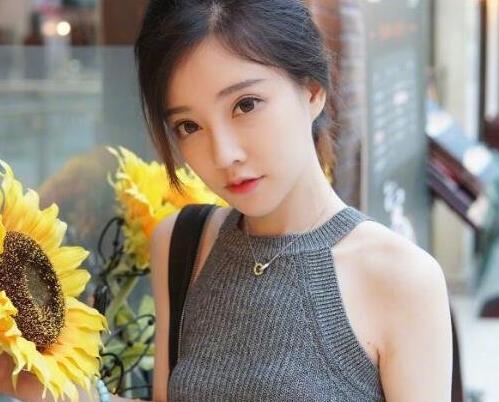 柳岩直播卖货:宅男女神沦为网红? 柳岩直播卖货:宅男女神沦为网红?