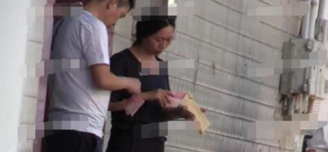 王宝强携儿子上坟母亲头七未见马蓉身影 王宝强携儿子上坟母亲头七未见马蓉身影