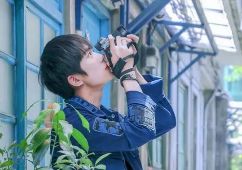 易烊千玺八卦简介:易烊千玺谈恋爱了吗 易烊千玺八卦简介:易烊千玺谈恋爱了吗