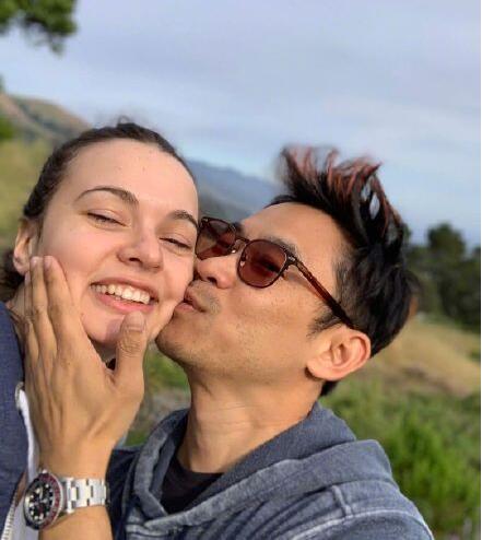 华裔导演温子仁宣布订婚：竟然是她？这碗“狗粮”干了。