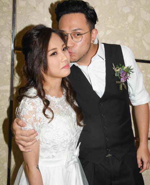 张致恒结婚了曾脚踏五只船 高调亲吻老婆画面尴尬 张致恒结婚了曾脚踏五只船 高调亲吻老婆画面尴尬