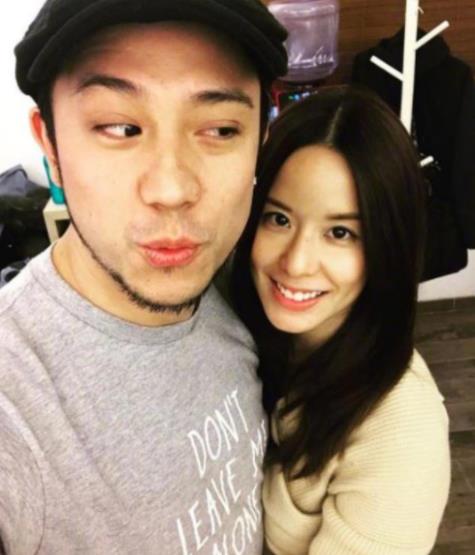 张致恒结婚了曾脚踏五只船 高调亲吻老婆画面尴尬 张致恒结婚了曾脚踏五只船 高调亲吻老婆画面尴尬