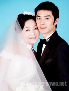 闫妮老公是谁：佟掌柜的心酸感情史大曝光！