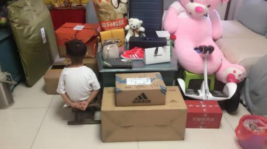 熊孩子清空购物车：熊孩子手误花7万给妈妈过情人节